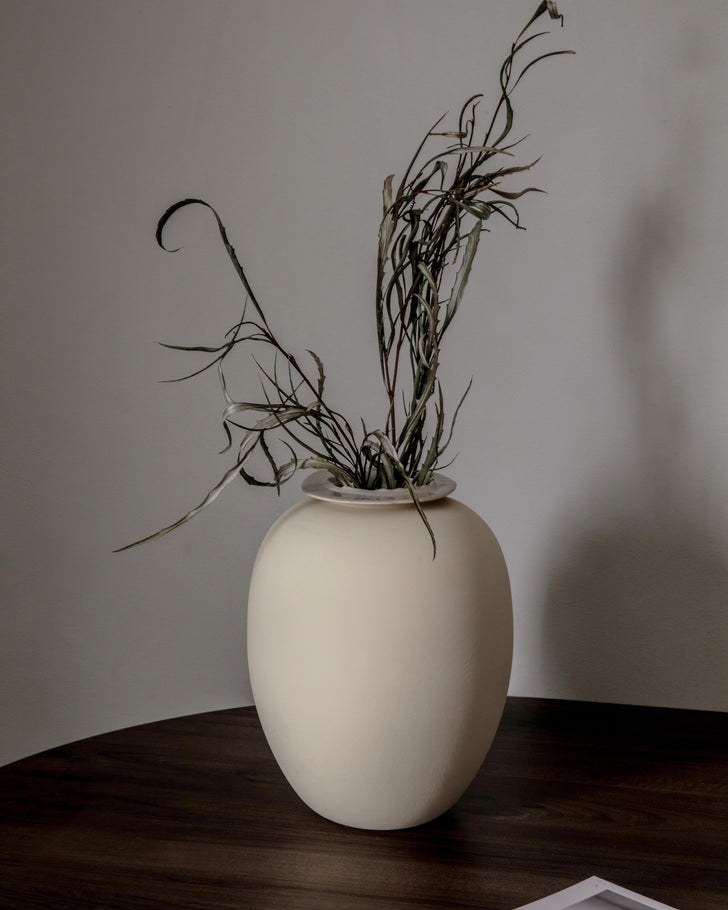 Brim vase