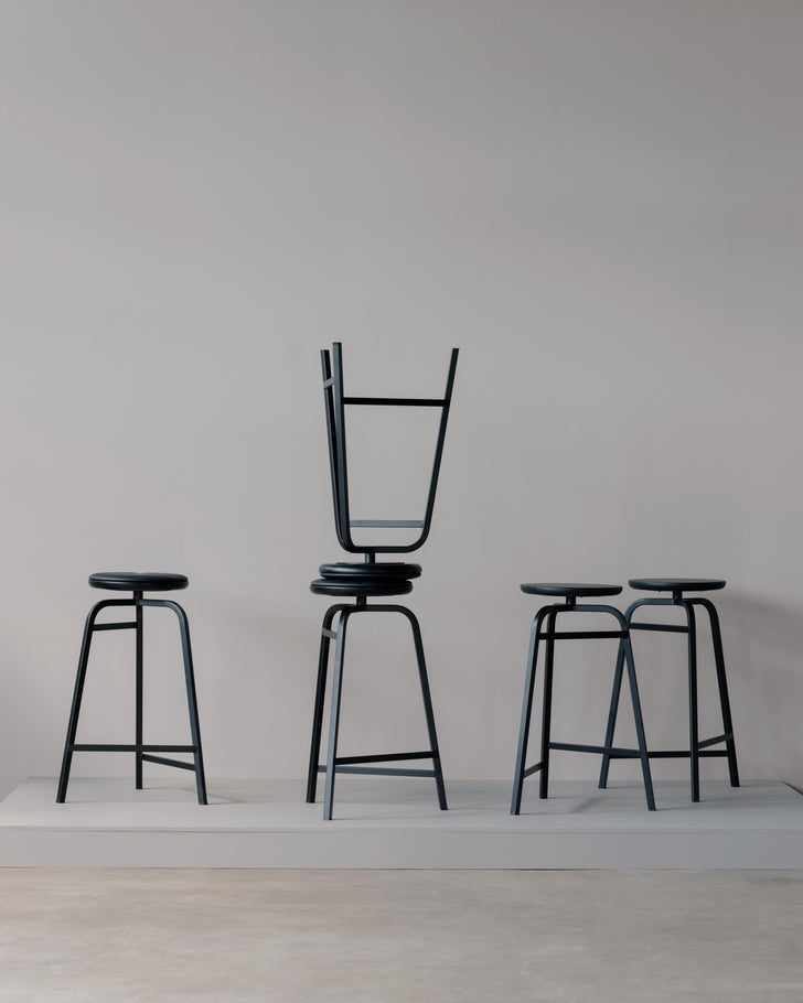 Treble bar stool black group Photo Einar Aslaksen
