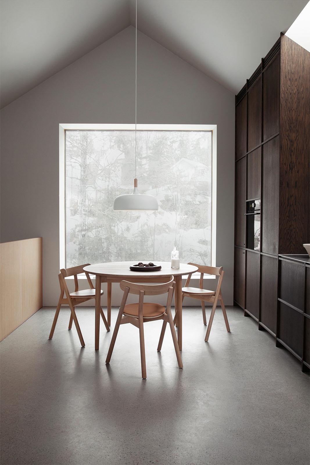 Acorn_pendant_white_kitchen_room_Northern_Low-res