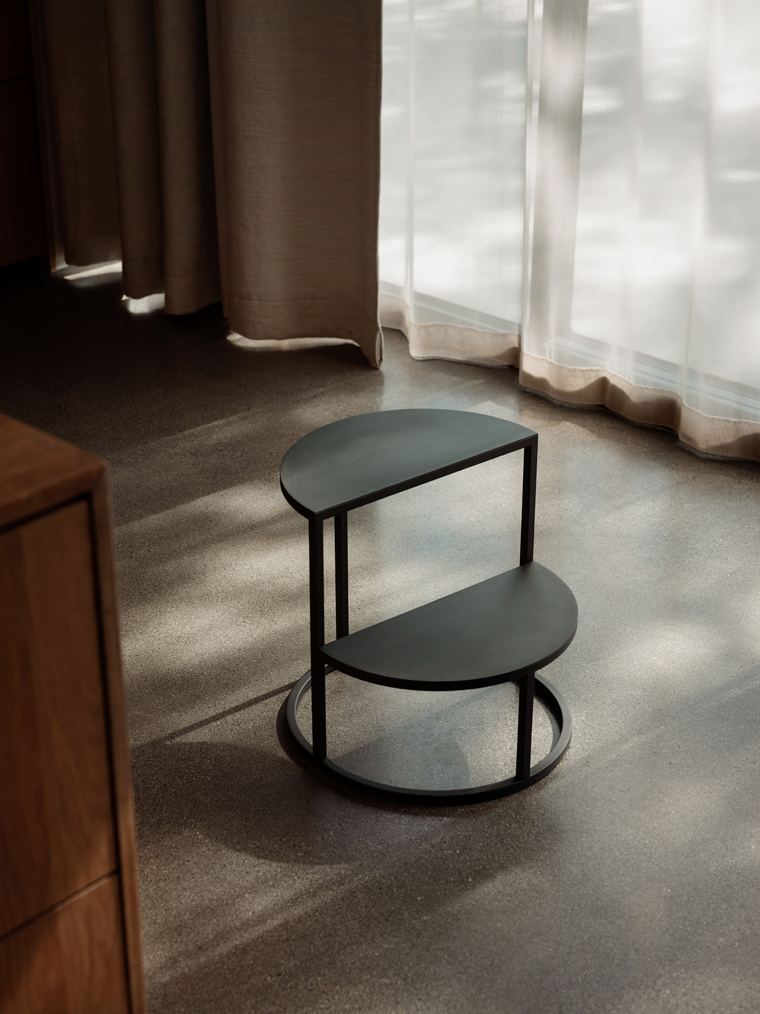 Dais_step-stool_black_top_view_kitchen_Northern_Photo_Einar_Aslaksen_Low-res