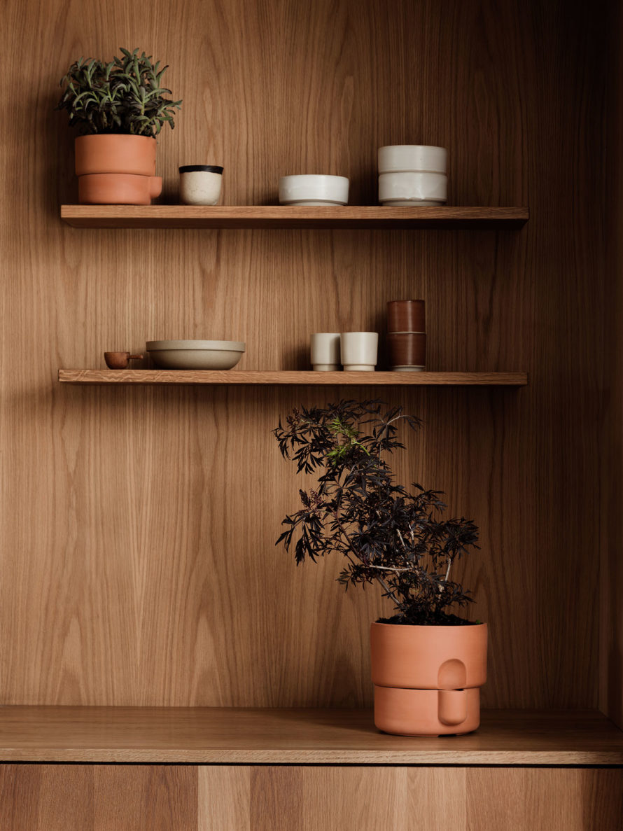 Oasis_planters_terracotta_kitchen_shelf_Northern_Photo_Einar_Aslaksen_Low-res