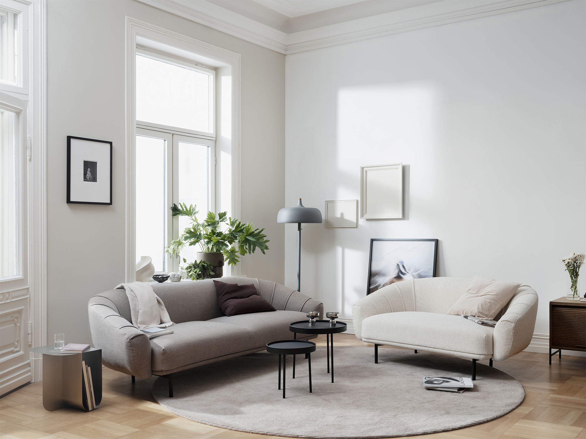 Plis_sofa_3_2-seater_livingroom_landscape_Northern_Ph_Einar_Aslaksen_Low-res
