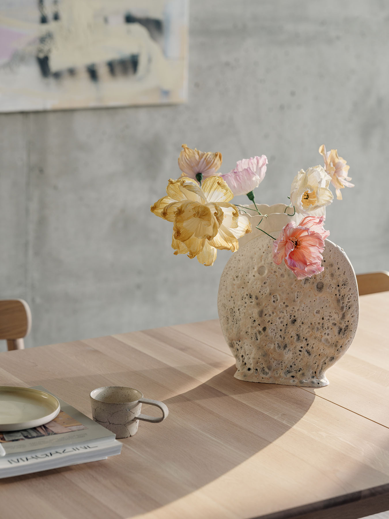 Expand_dining_table_light-oak_Detail_flowers_Northern_Ph_Einar_Aslaksen_Low-res