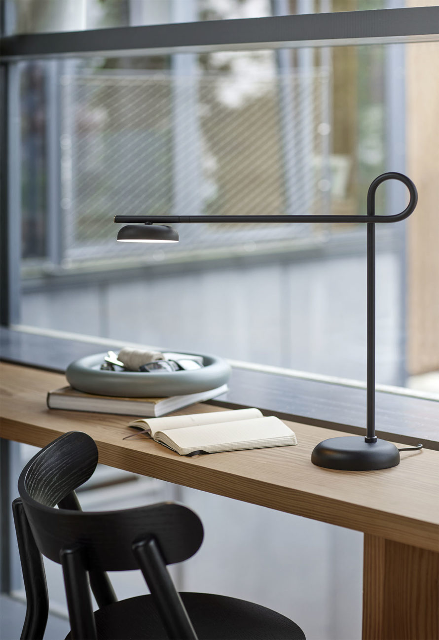 Salto_table-lamp_black_on-desk-Northern_ph_Chris_Tonnesen-Low-res